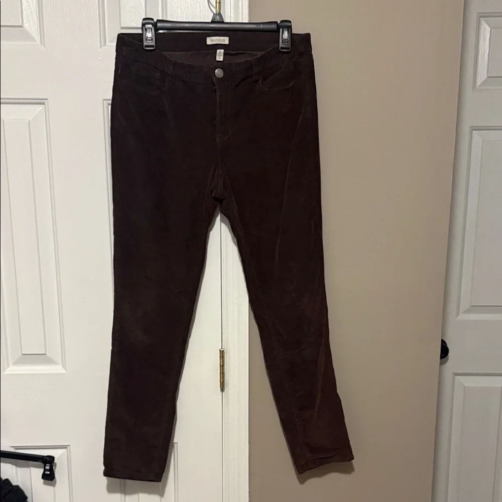 🤎 Madison Women’s Brown Corduroy Pants Size 8 Stretch Mid Rise Classic Fit - Picture 1 of 6